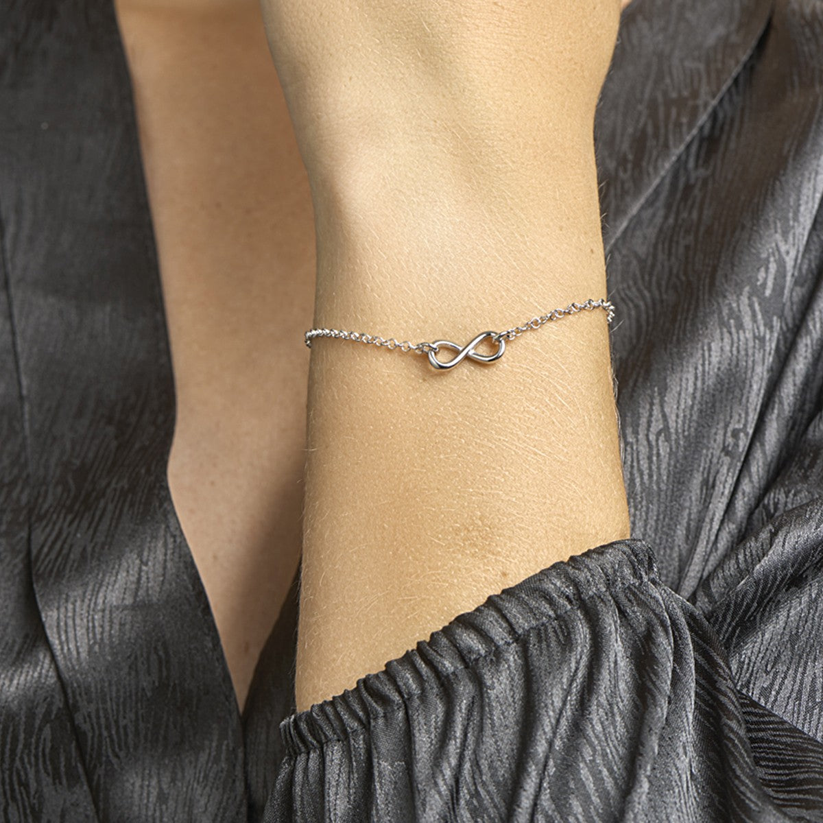Fantasy Collection Armband infinity 17 + 2 cm zilver