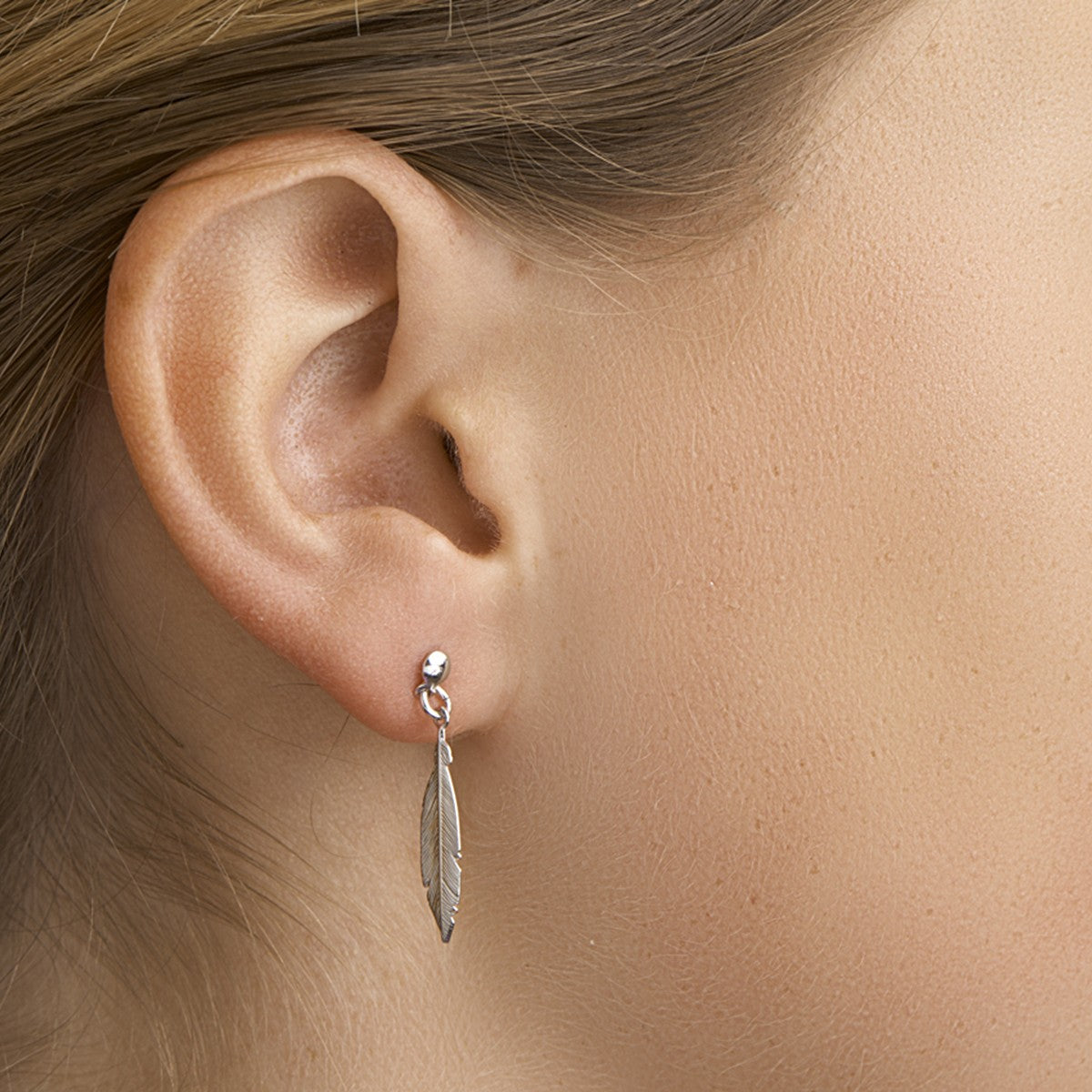 Fantasy Collection Hangende oorbellen veer 28 mm zilver