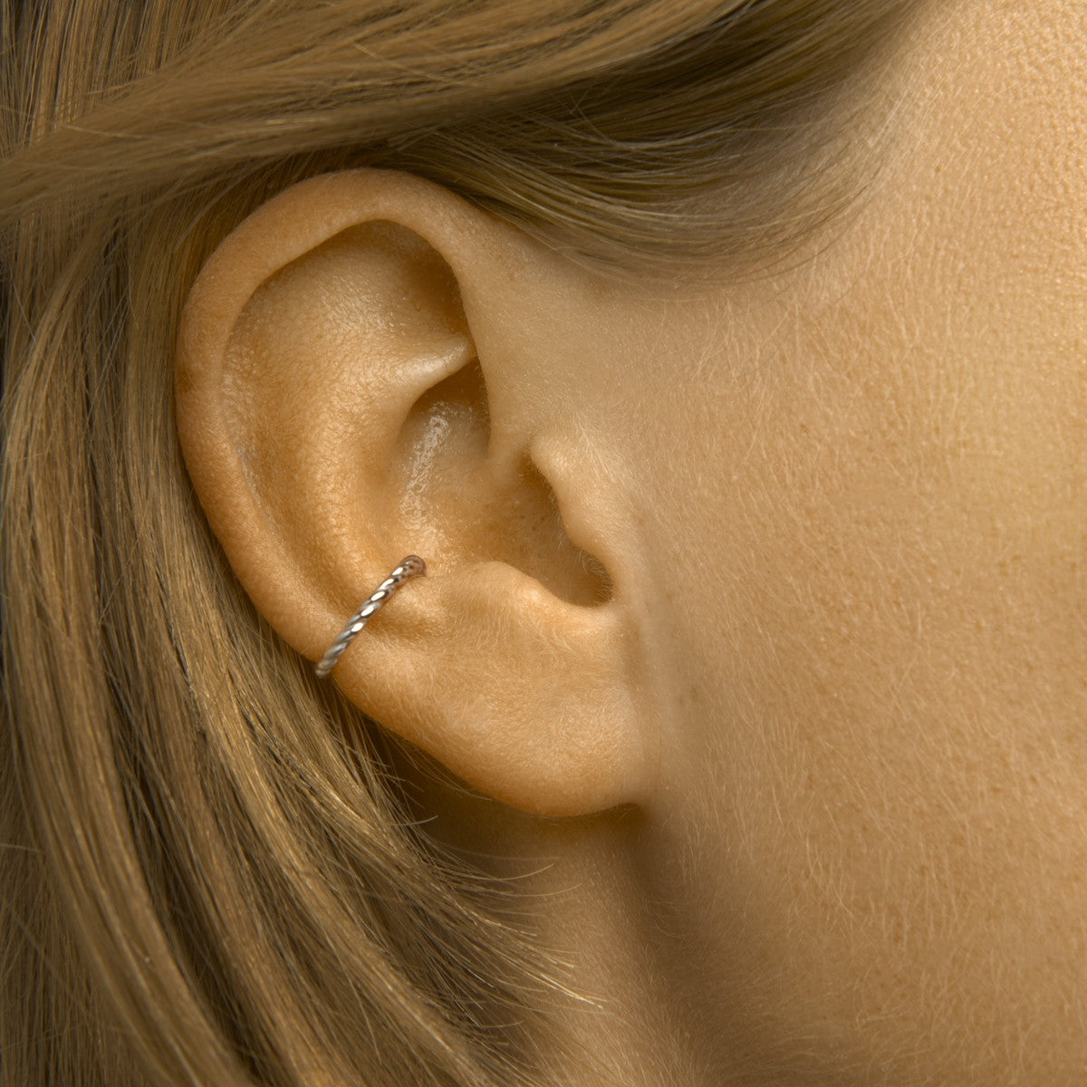 Fantasy Collection Earcuff gedraaid 13 mm zilver oorbellen