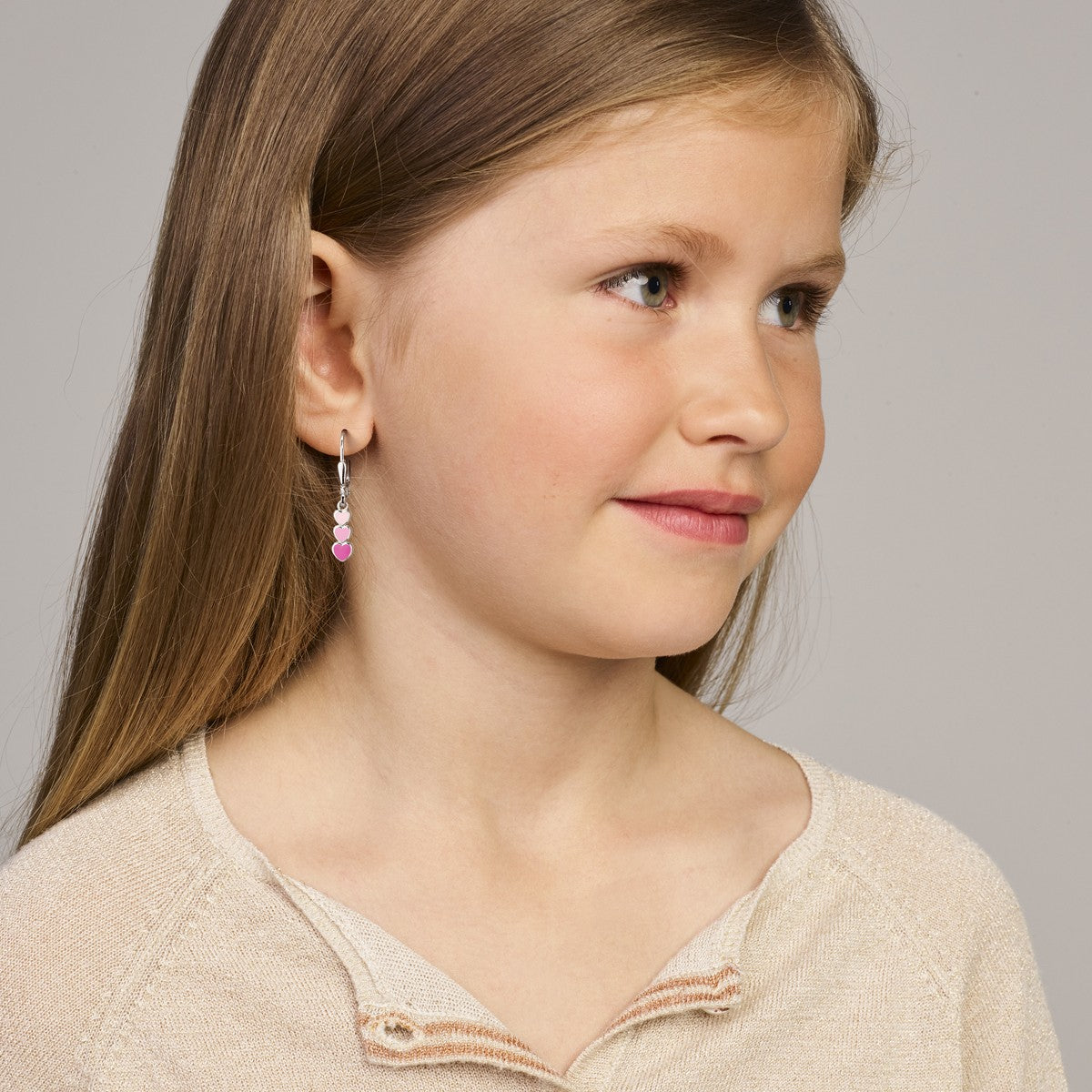 Fantasy Collection Hangende oorbellen hartjes emaille brisure haak 25 mm zilver