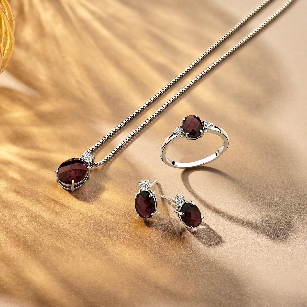 Oorbellen granaat en zirkonia 10,5 mm zilver