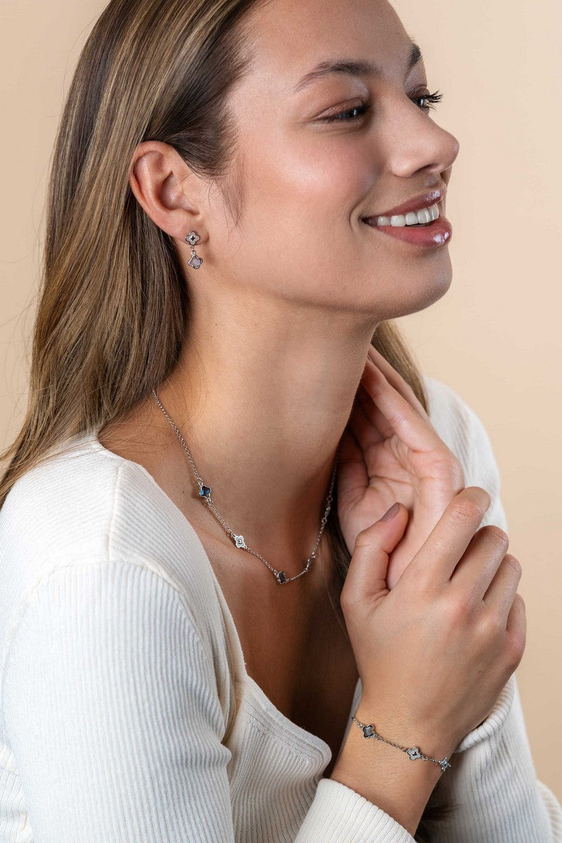 ZINZI zilveren schakel armband met twee zilveren en drie blauwe klavers 16-19cm ZIA2582 - PansiteNederland.nl