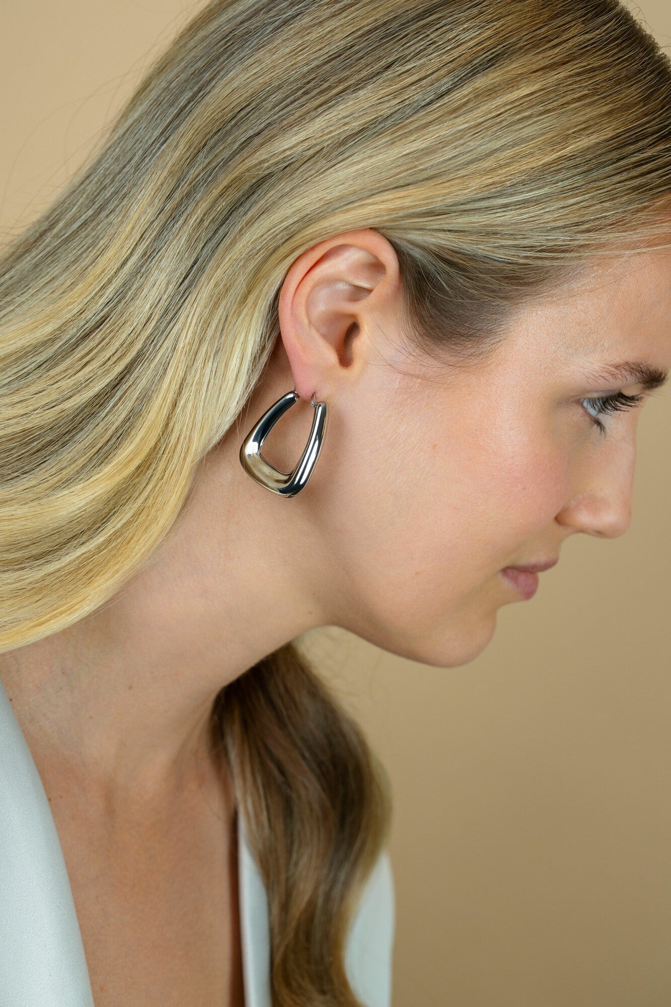 ZINZI zilveren oorringen met brede buis en rechthoekig model, handige bovensluiting 33mm ZIO2748 - PansiteNederland.nl