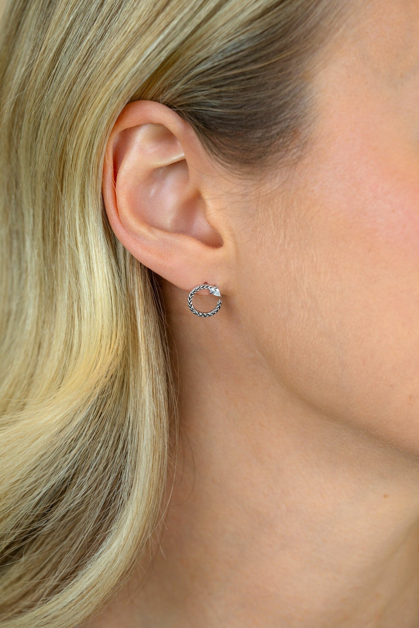 ZINZI zilveren oorstekers open ronde slang met zirkonia 10mm ZIO2722 - PansiteNederland.nl