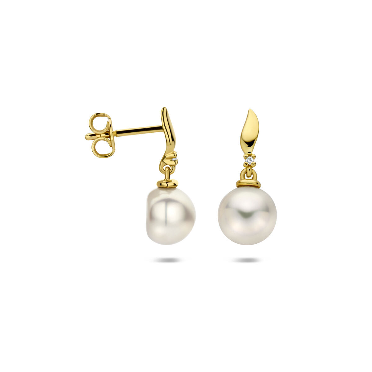 Fantasy Collection Hangende oorbellen parel en diamant 0.01ct (2x 0.005ct) h p 17 mm 14K geelgoud