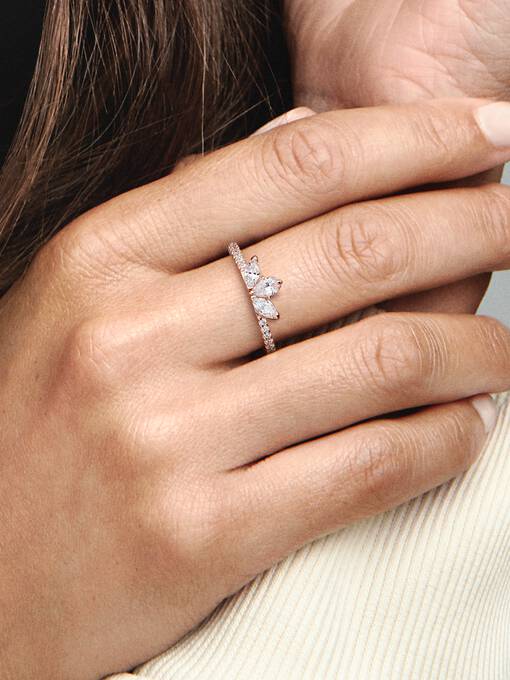 Pandora Sparkling Herbarium Cluster Ring Rosé - 182392C01