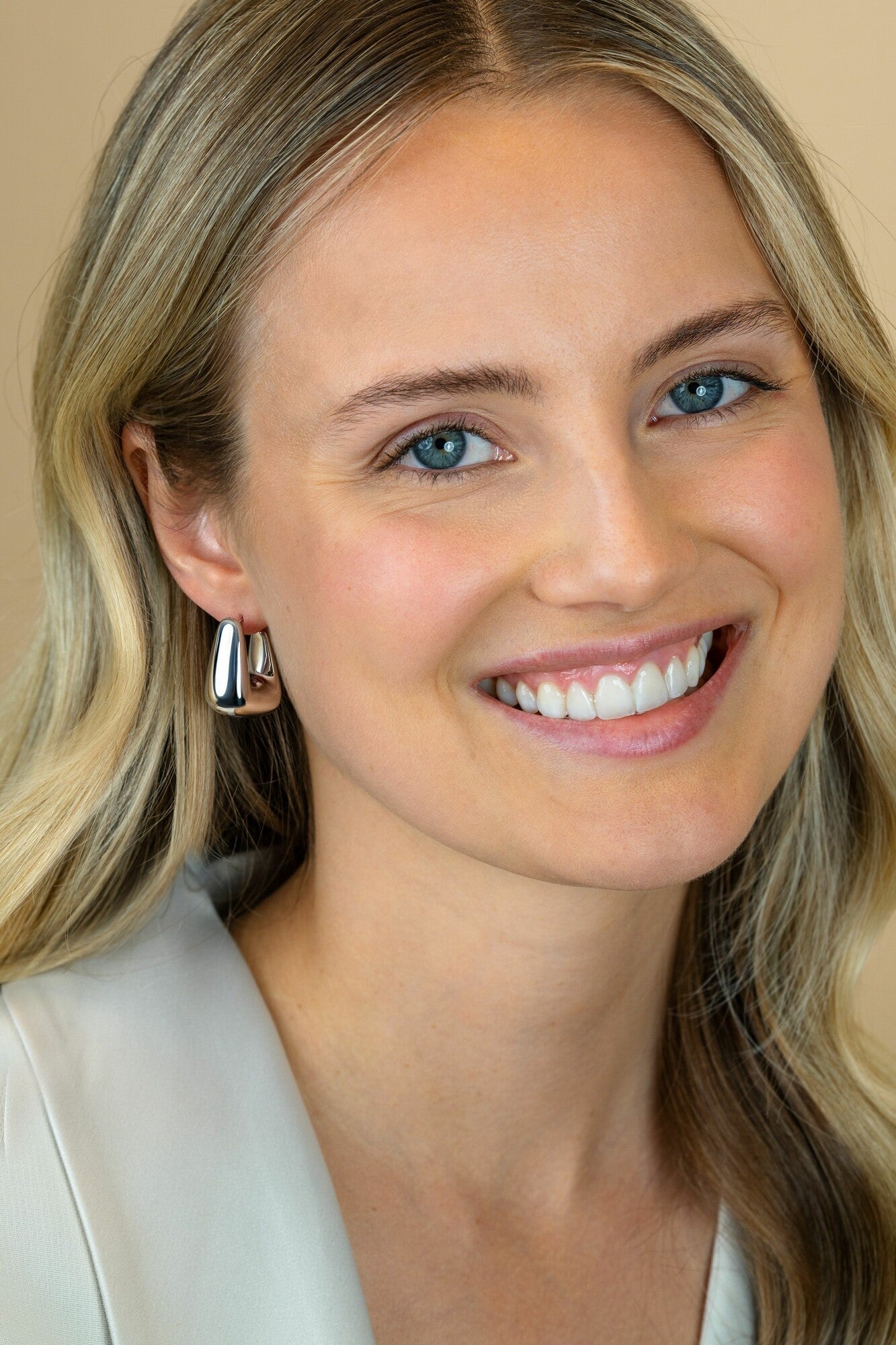 ZINZI zilveren oorringen met brede buis, vierkante look en handige bovensluiting 24mm ZIO2747 - PansiteNederland.nl