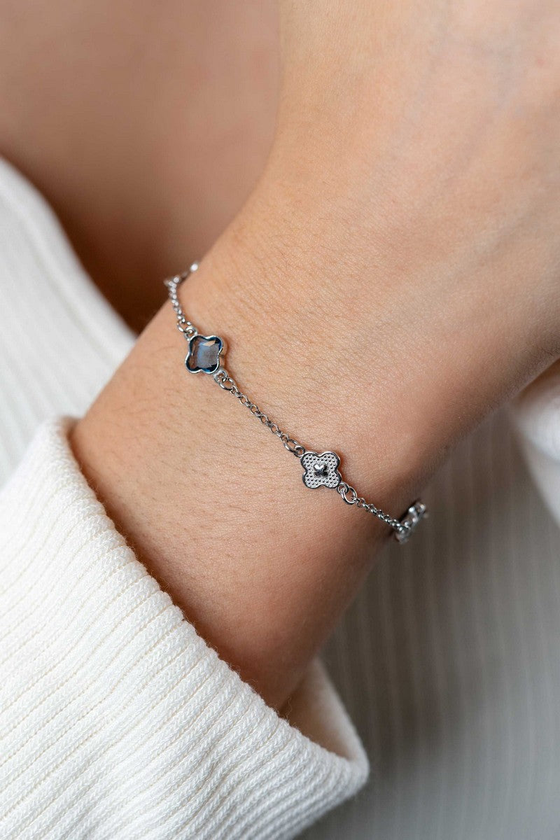 ZINZI zilveren schakel armband met twee zilveren en drie blauwe klavers 16-19cm ZIA2582 - PansiteNederland.nl