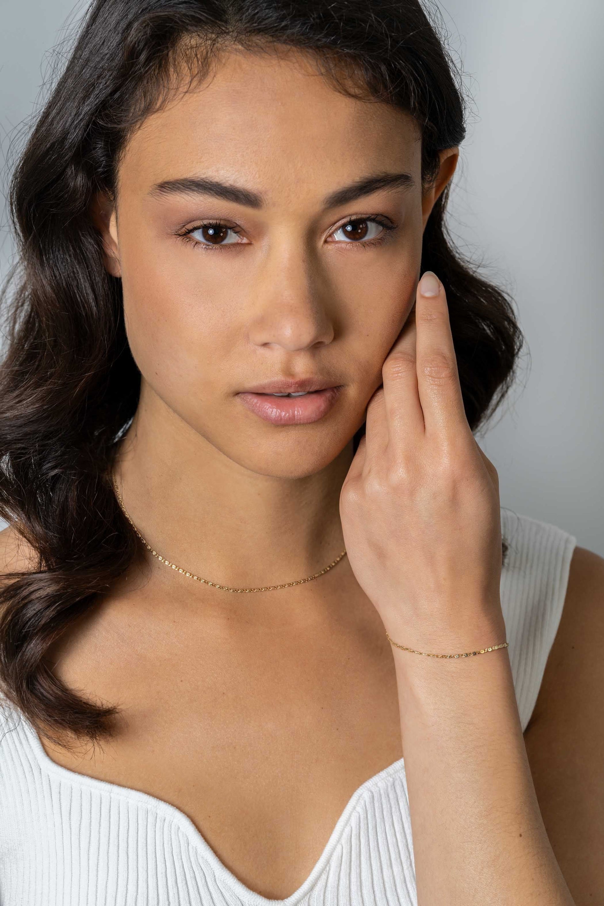 ZINZI gold plated zilveren scroll schakelketting, waarbij de schakels een dubbele krul/kronkeling maken 42-45cm ZIC2479G