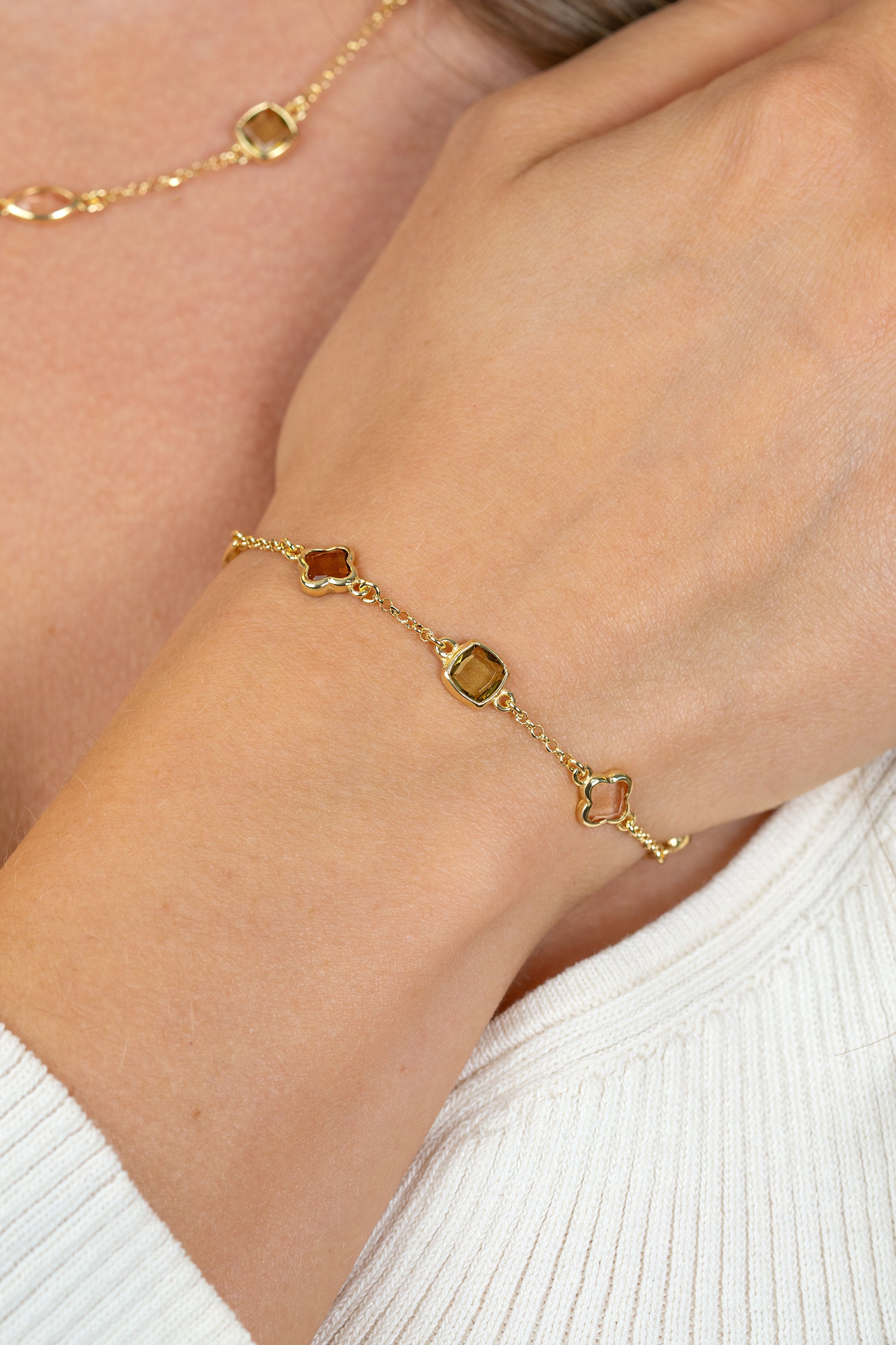 ZINZI gold plated zilveren fantasie armband met speelse vormen bruin en olijfgroen - ZIA2771