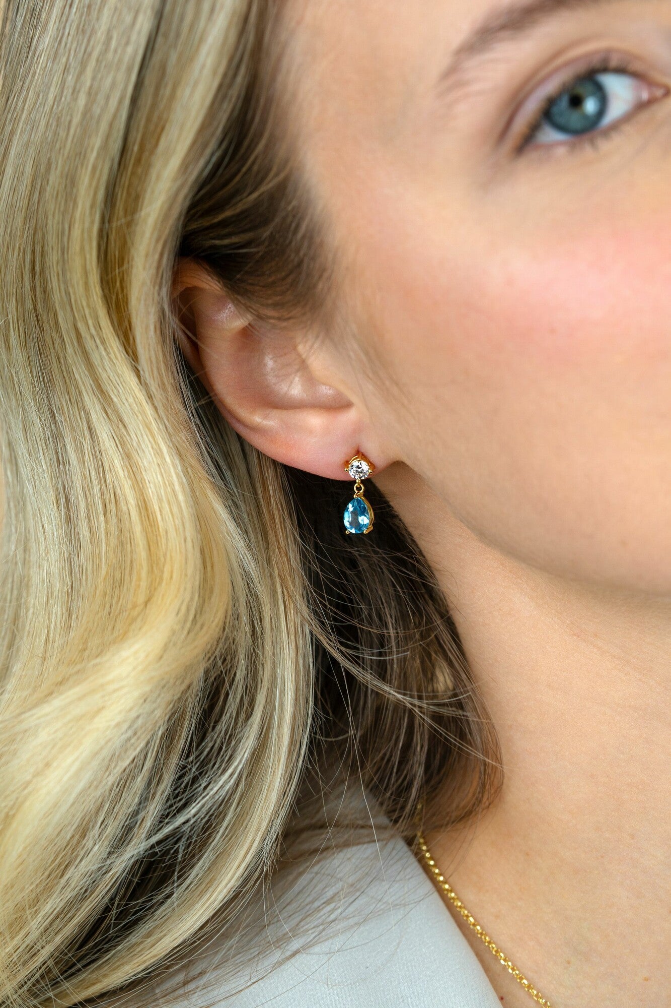 ZINZI gold plated zilveren oorstekers blauwe peer en wit ronde zetting 16mm ZIO2744 - PansiteNederland.nl