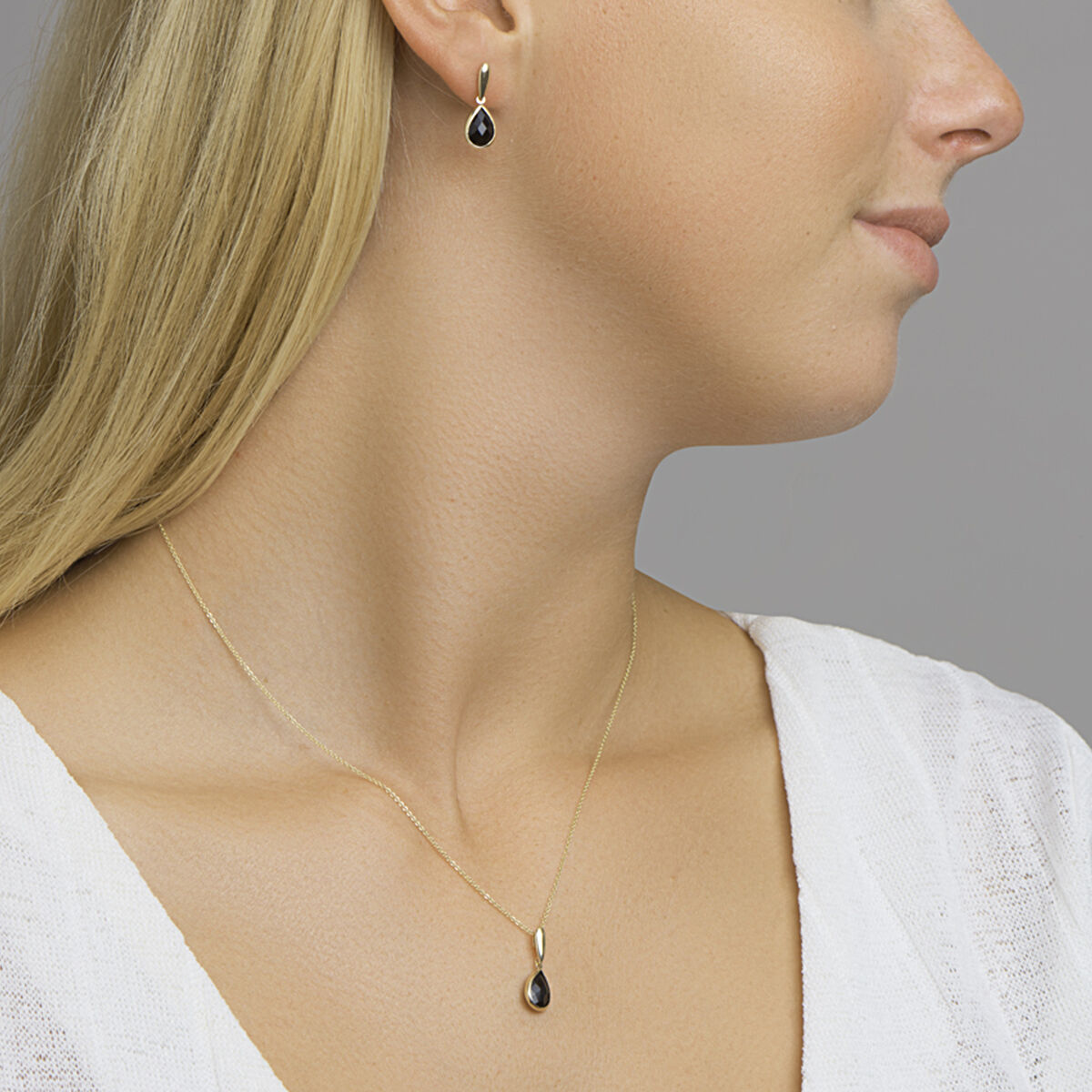 Fantasy Collection Hangende oorbellen onyx 20 mm 14K geelgoud