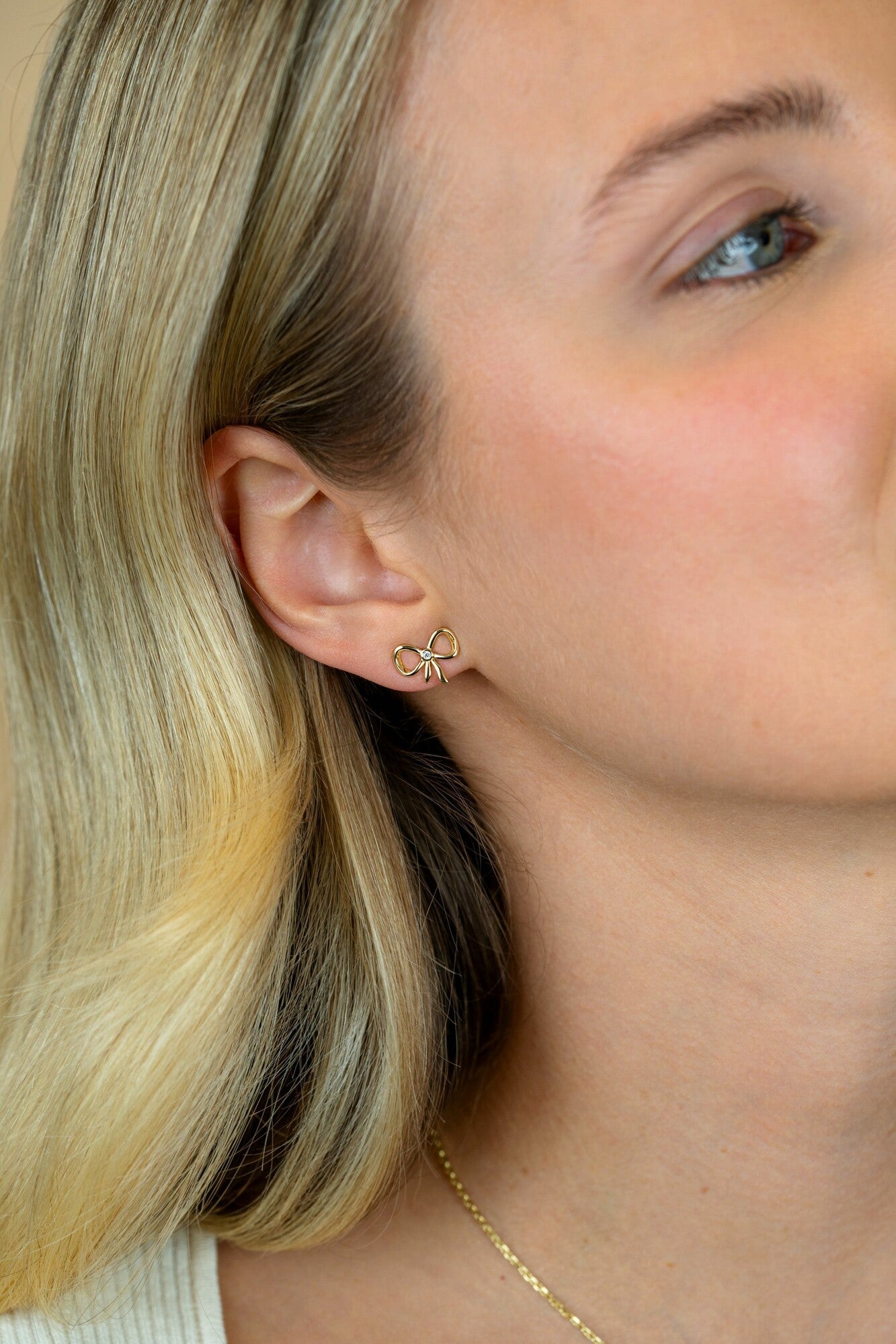 ZINZI gold plated zilveren oorstekers strikje met zirkonia 9,5mm ZIO2724Y - PansiteNederland.nl