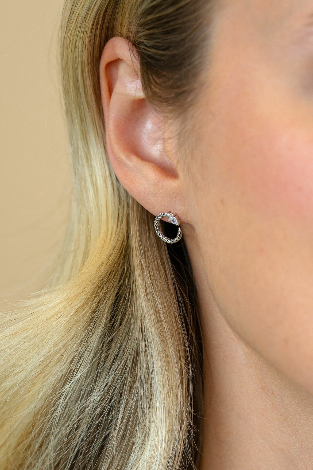 ZINZI zilveren oorstekers open ronde slang met zirkonia 10mm ZIO2722 - PansiteNederland.nl