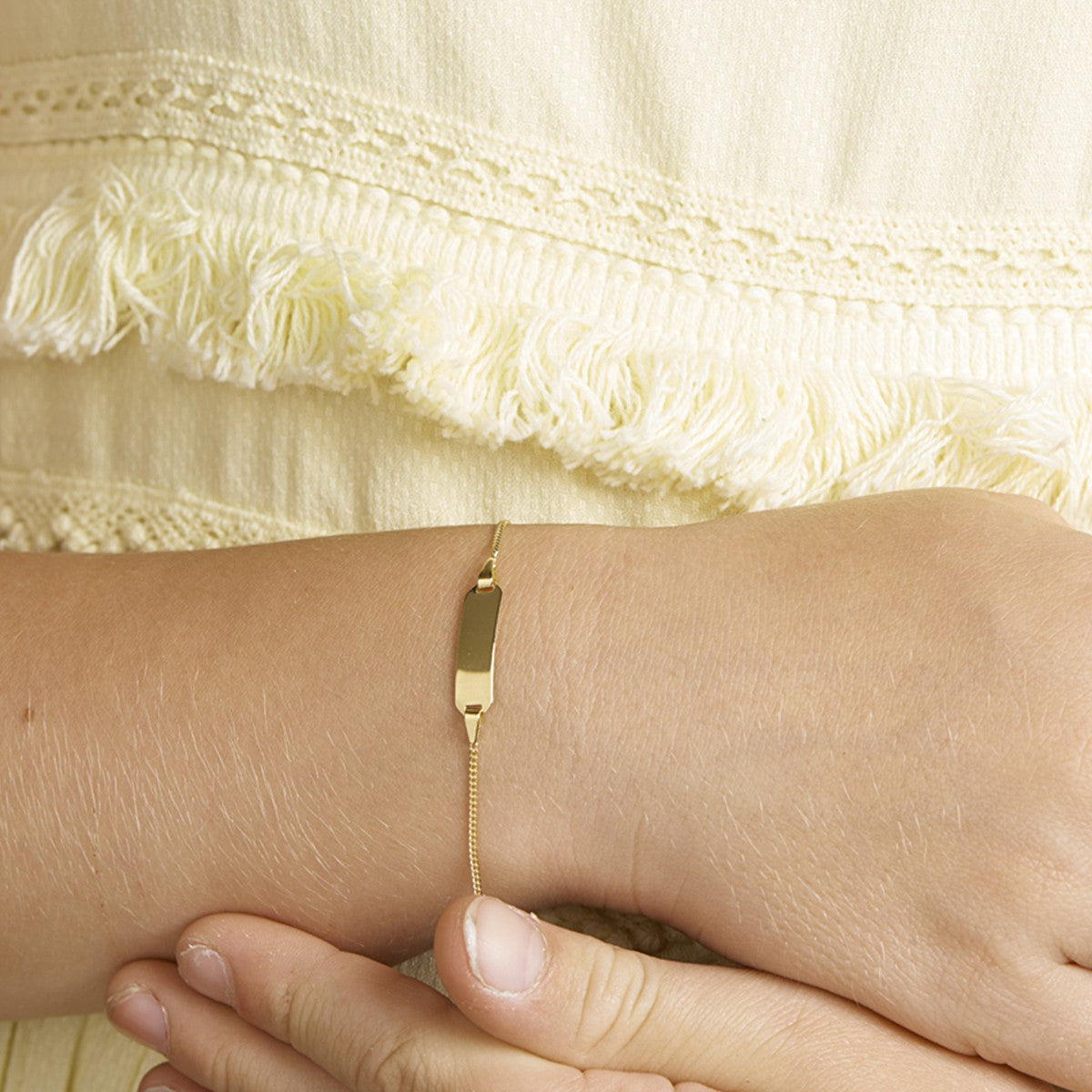 Fantasy Collection Graveerarmband gourmette 4 zijdes geslepen plaat 5 mm 14K geelgoud
