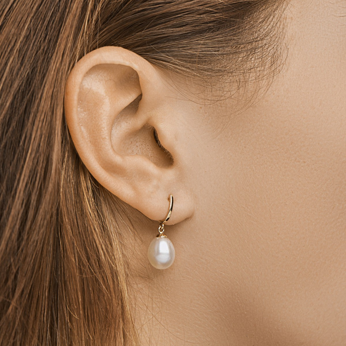 Hangende oorbellen parel 12 x 8,5 mm 14K geelgoud