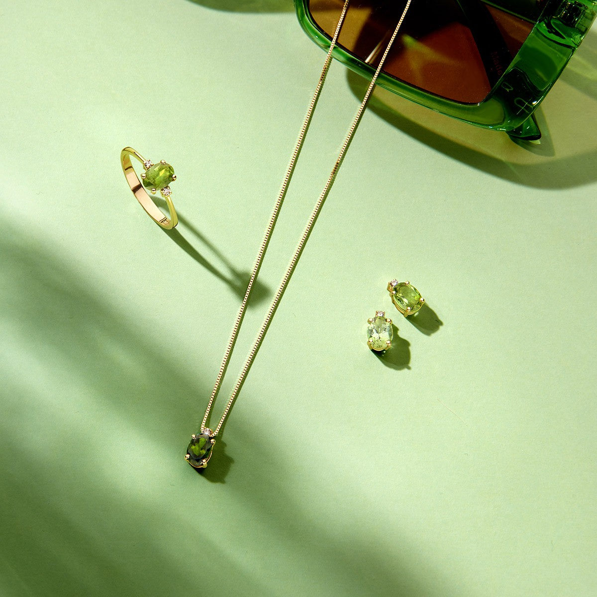 Oorbellen toermalijn en diamant 0.04ct (2x 0.02ct) h si 14K geelgoud