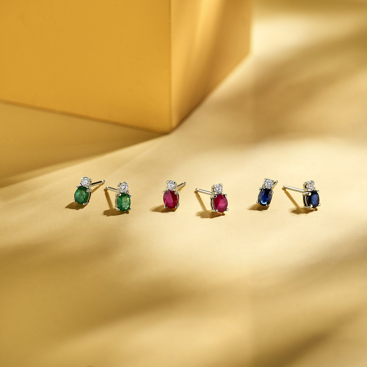 Oorbellen robijn en zirkonia 6 mm 14K geelgoud