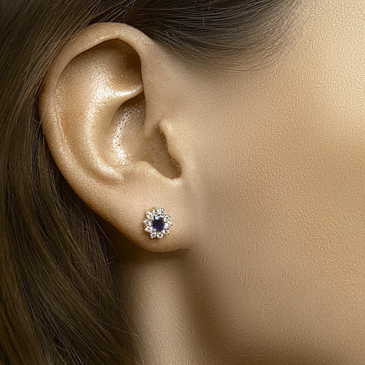 Fantasy Collection Oorbellen saffier en zirkonia halo 14K witgoud