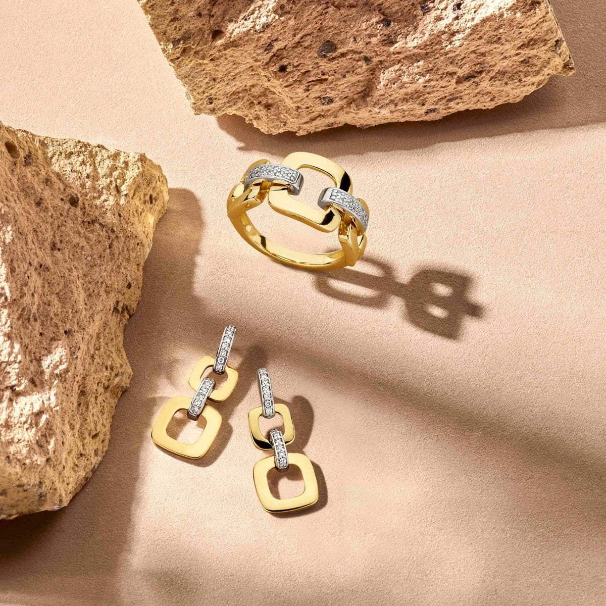Fantasy Collection Hangende oorbellen schakel diamant 0.11ct (2x 0.055ct) h si 14K bicolor goud