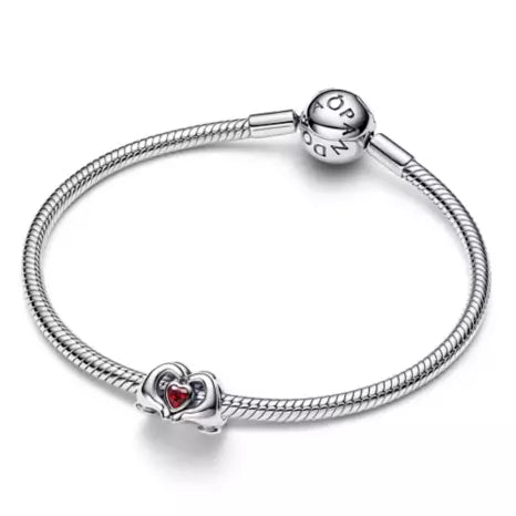 Pandora Disney Mickey Mouse Love Hands Charm Zilver met Rood Kristal 793995C01