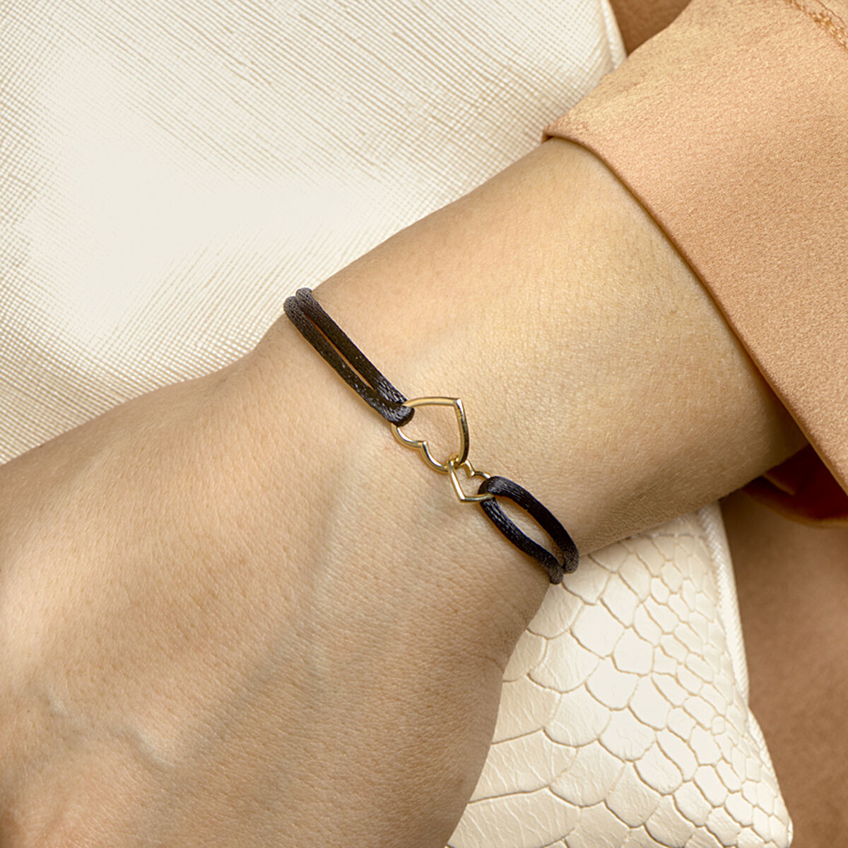 Armband satijn zwart hartjes 13 - 26 cm 14K goud met rubber/nylon/leer