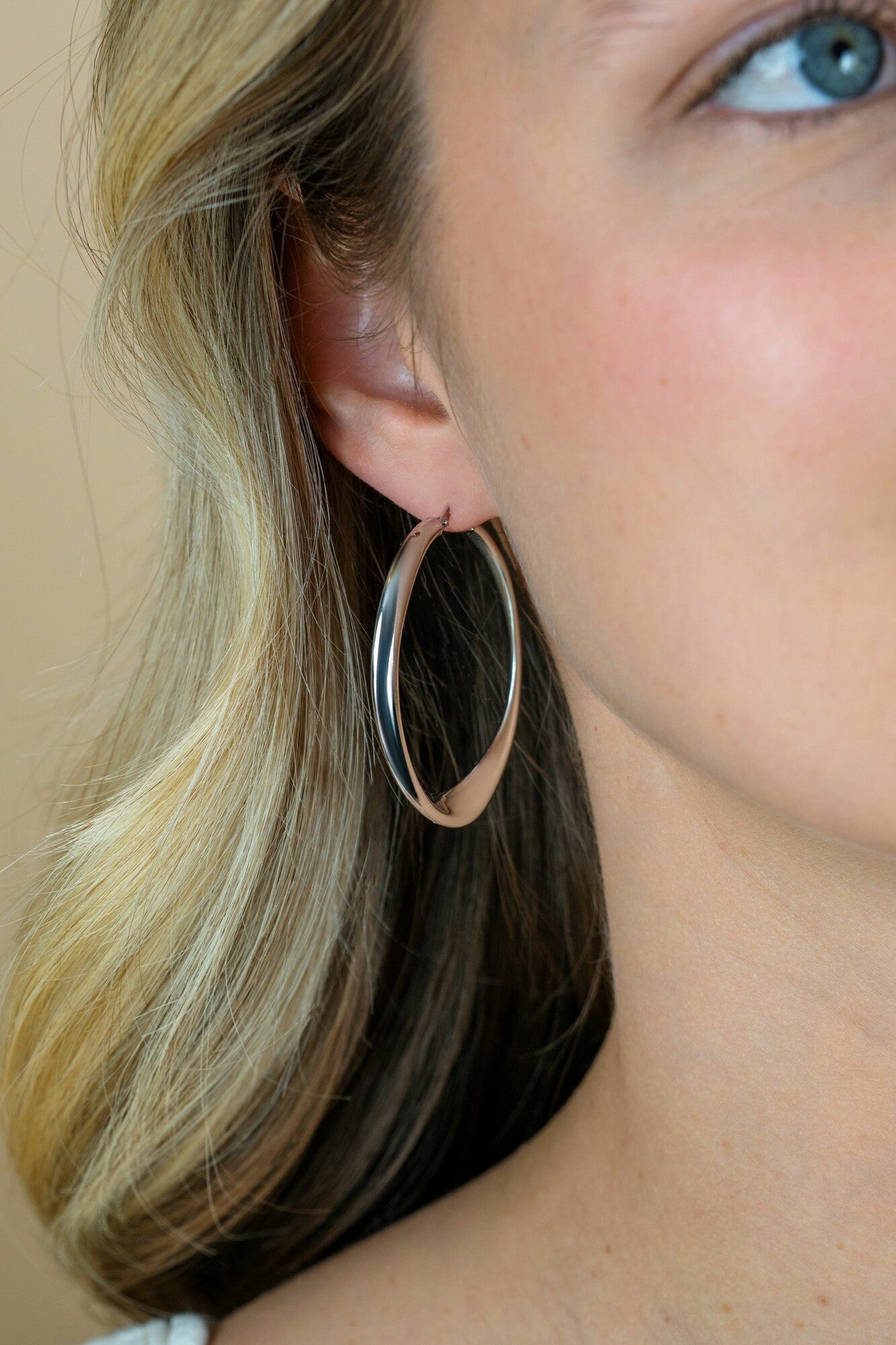 ZINZI zilveren oorringen met organisch gevormde buis 3,5mm breed en handige bovensluiting 40mm ZIO2702 - PansiteNederland.nl