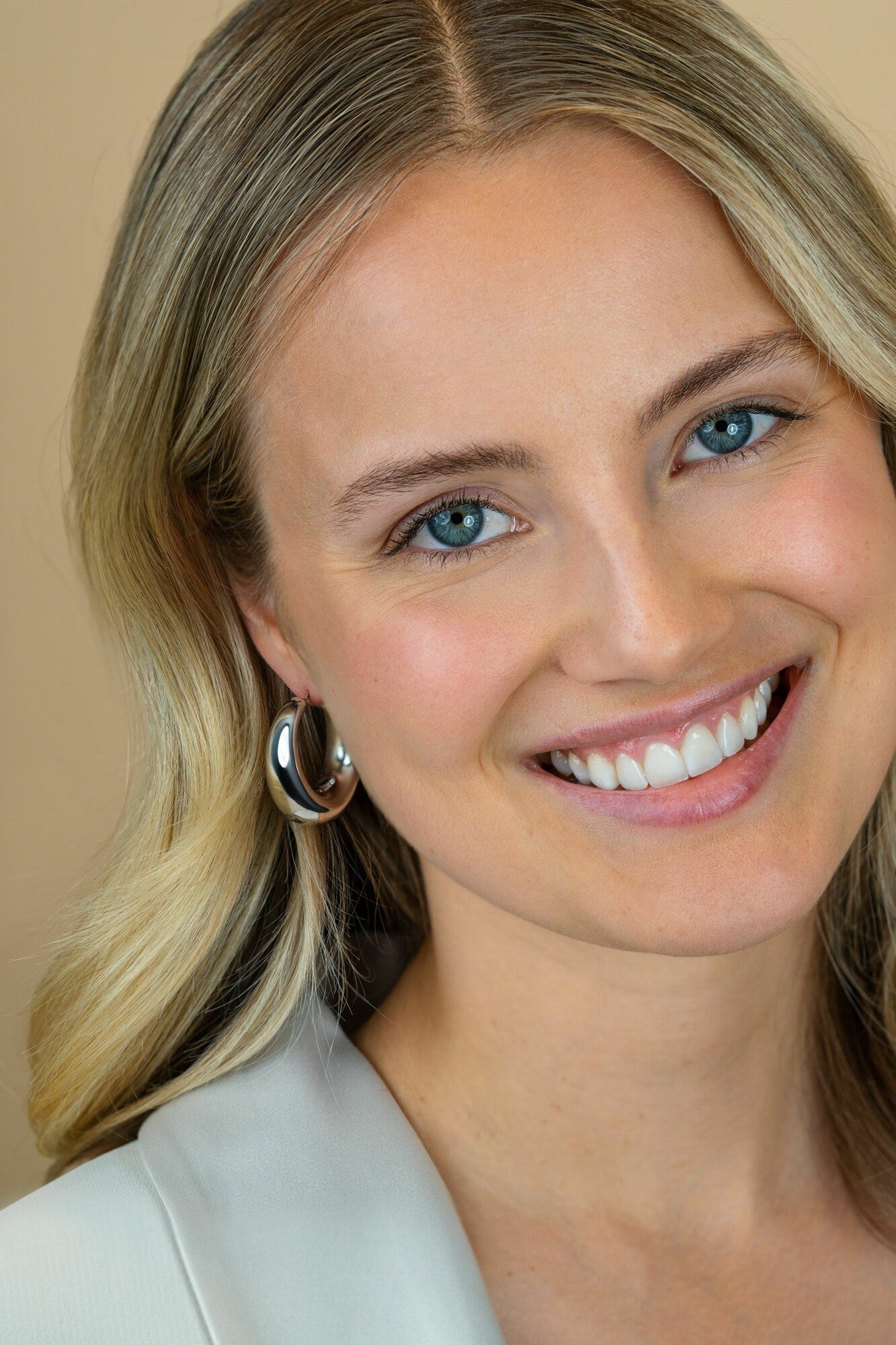 ZINZI zilveren oorringen met brede buis (8mm) en rond model, handige bovensluiting 28mm ZIO2749 - PansiteNederland.nl