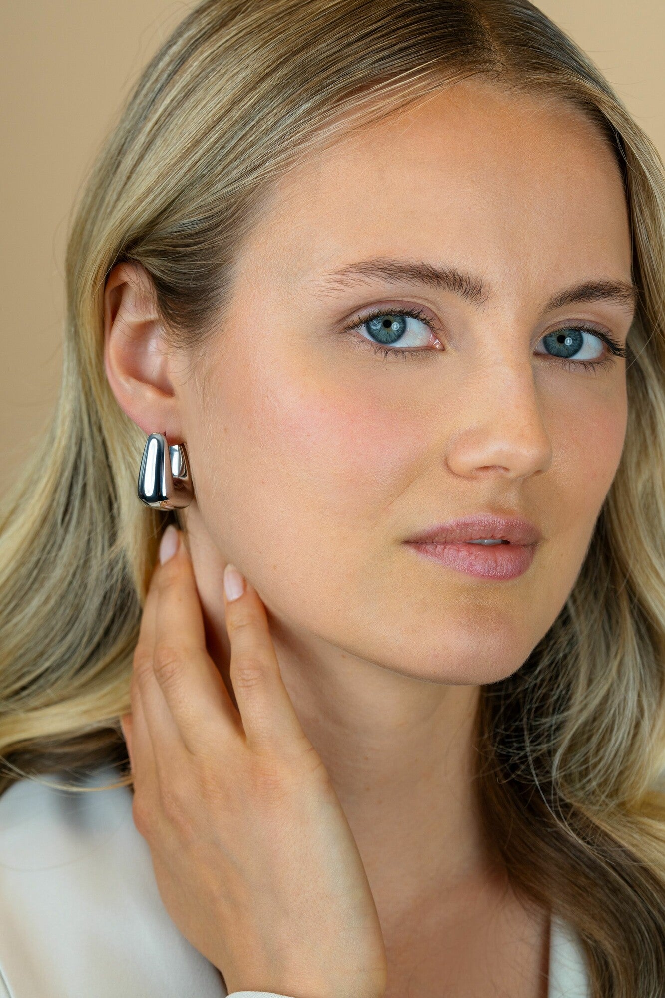 ZINZI zilveren oorringen met brede buis, vierkante look en handige bovensluiting 24mm ZIO2747 - PansiteNederland.nl