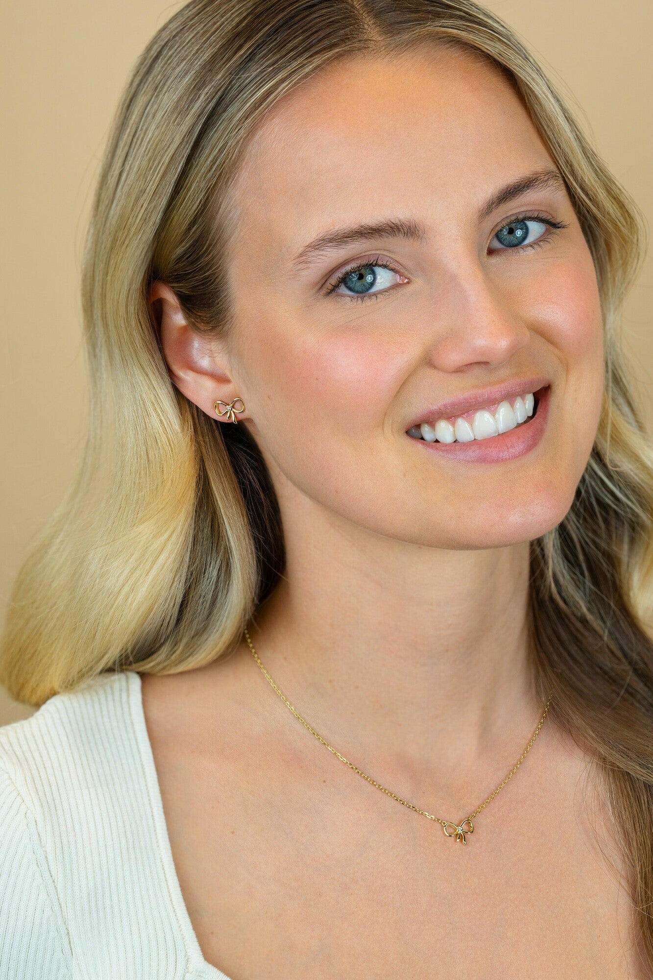 ZINZI gold plated zilveren oorstekers strikje met zirkonia 9,5mm ZIO2724Y - PansiteNederland.nl