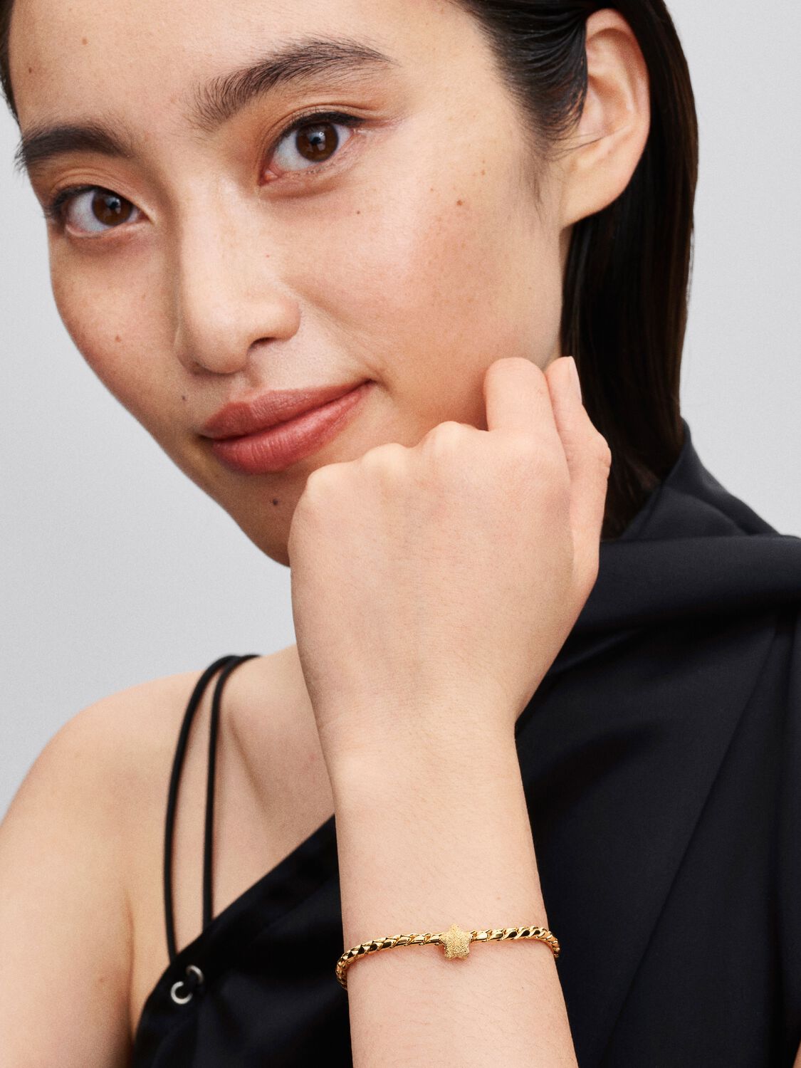 Pandora Minibedel getextureerde ster 764050C00