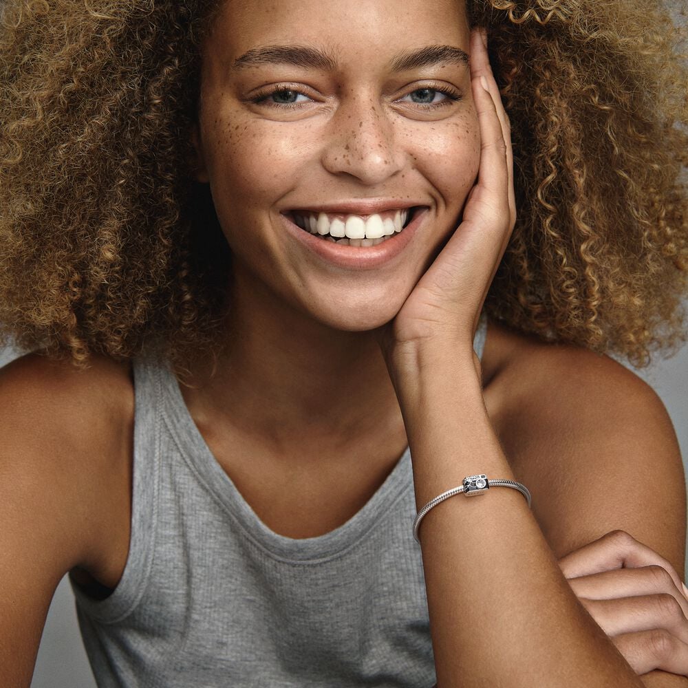 Pandora Marvel Spider-Man Camera Selfie Bedel 792352C01 - PansiteNederland.nl