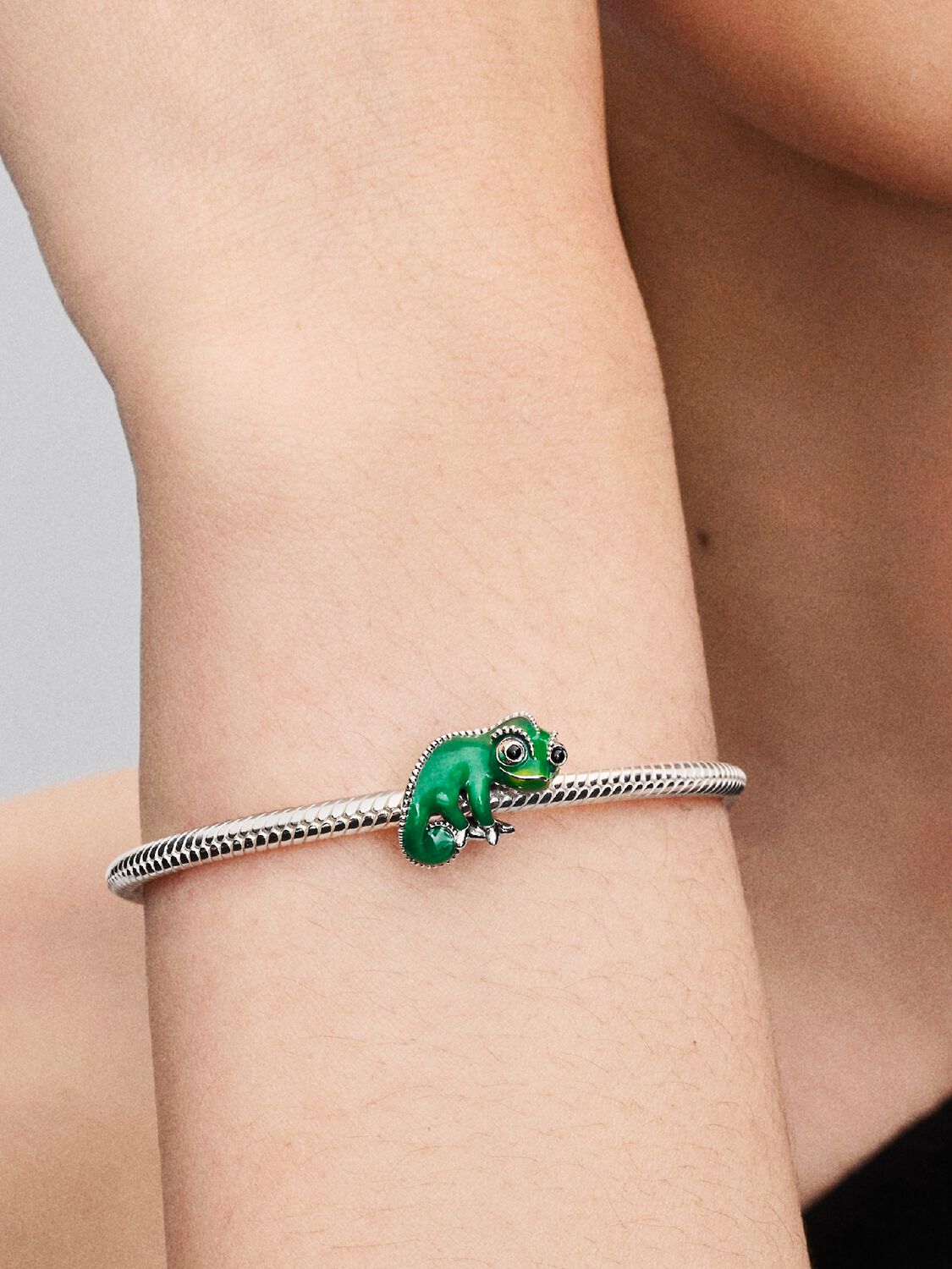 Pandora Bedel Disney Rapunzel Pascal kleurveranderend 793983C01