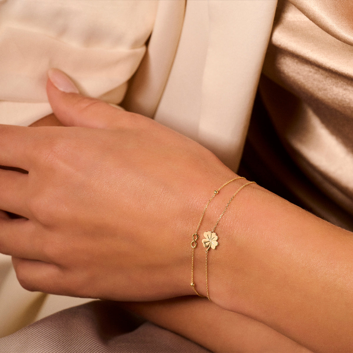 Fantasy Collection Armband infinity en bolletjes 9K geelgoud 16 - 17,5 - 19 cm - afbeelding 2