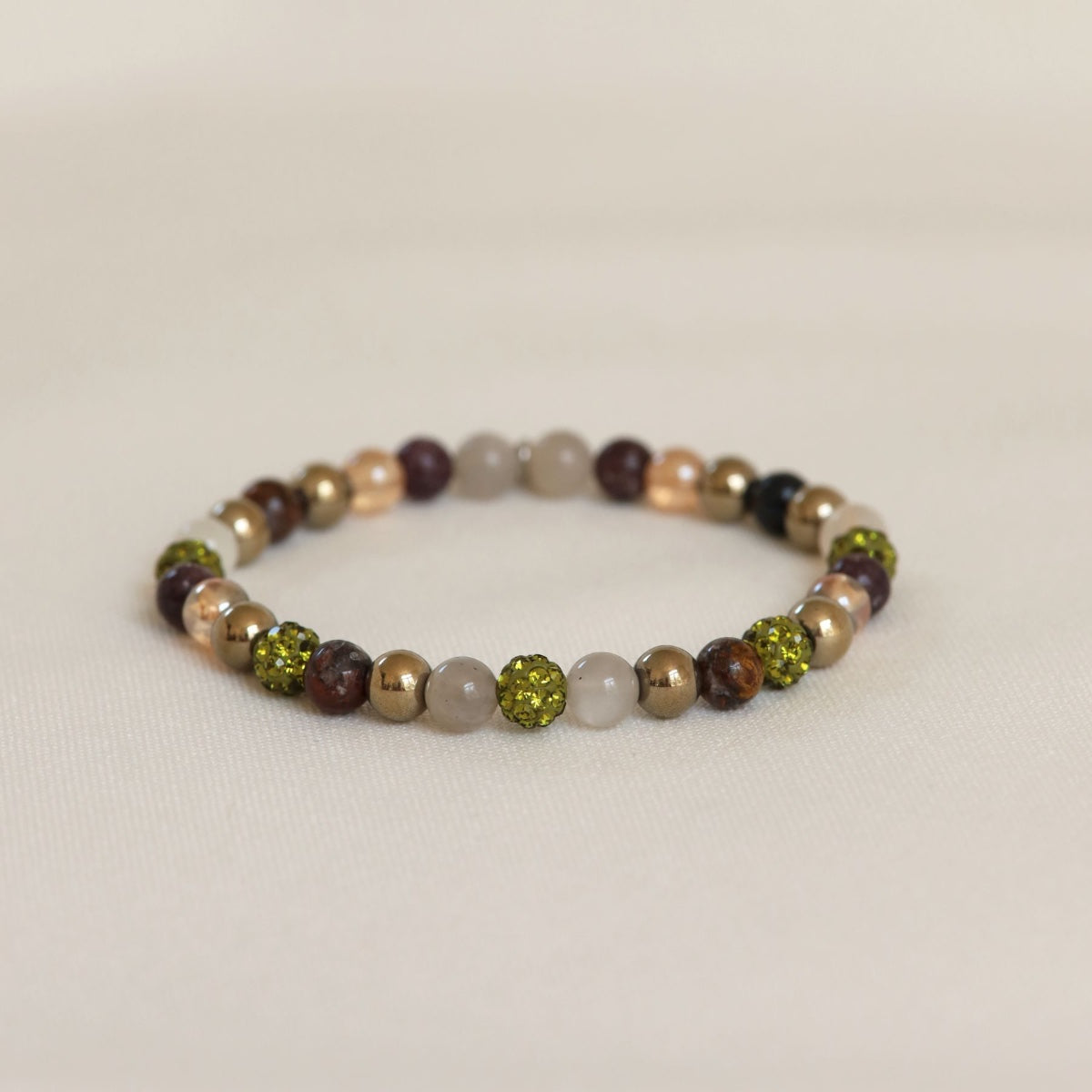 Karma Spiral Amalie XS armband groen gedragen