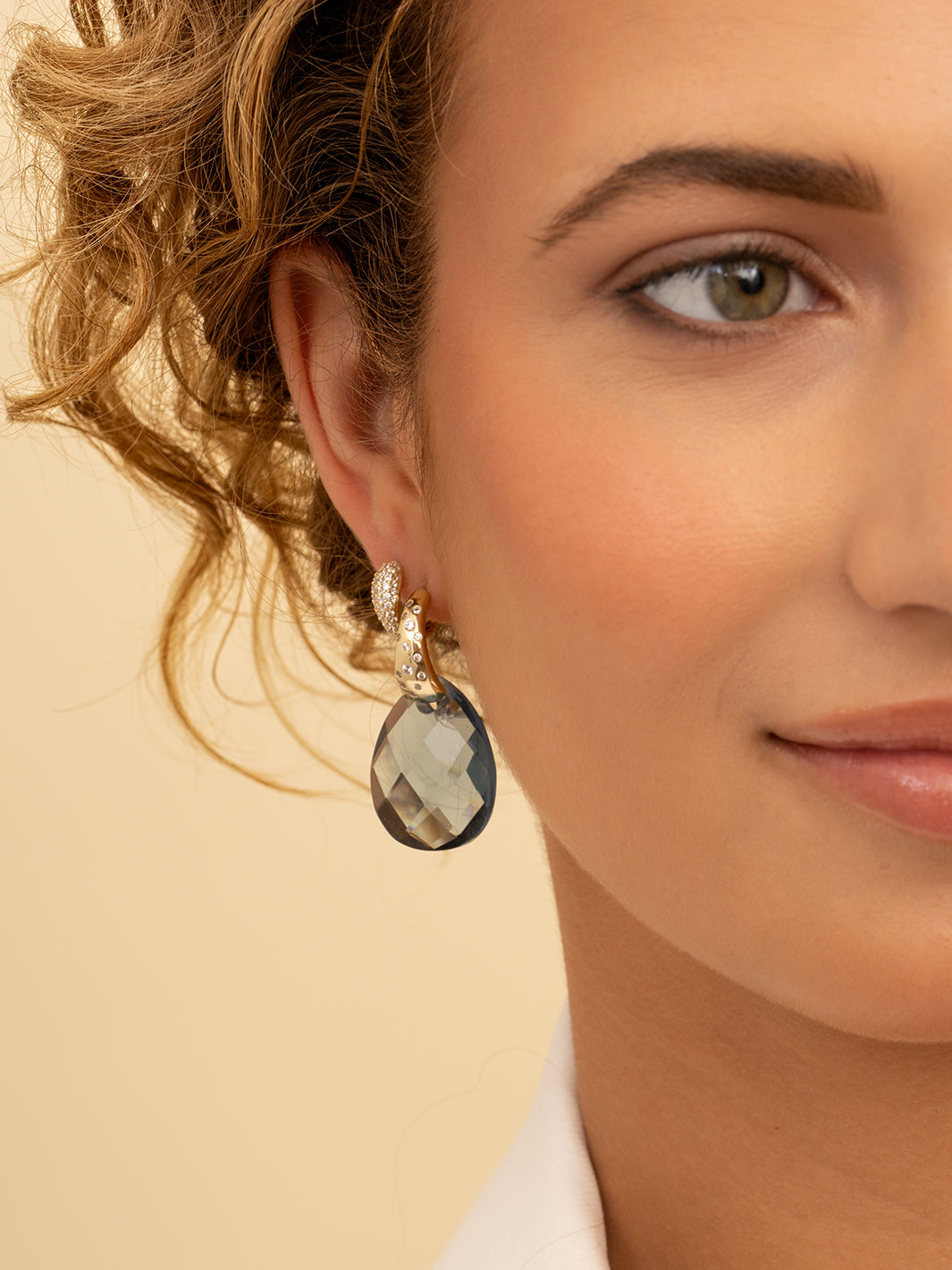 Sparkling Jewels Oorbellen Bold Flush Huggies Zirkonia EAG52 Goudkleurig