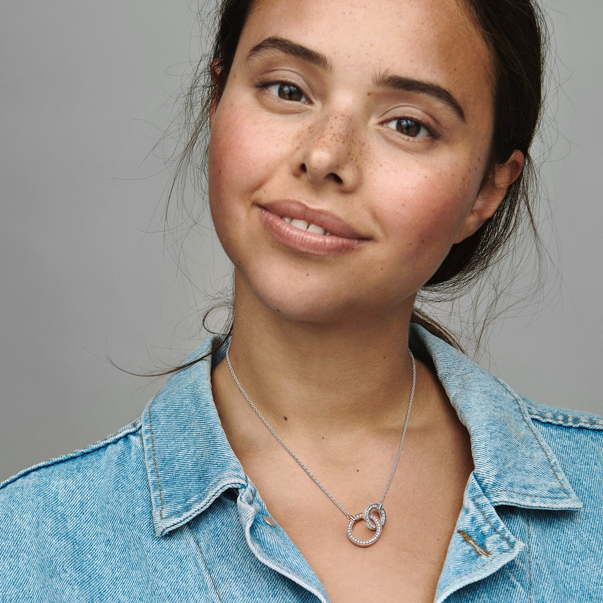 Pandora Signature tweekleurige ketting verstrengelde cirkels bicolor zilver en roségoudverguld - 382778C01