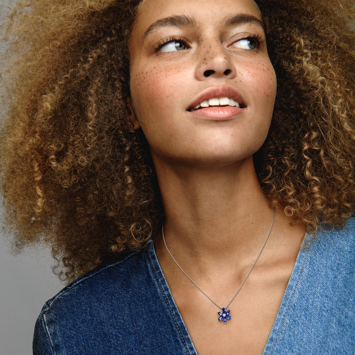 Pandora Sprankelende Blauwe Herbarium Cluster Ketting met Hanger zilver - 392387C02