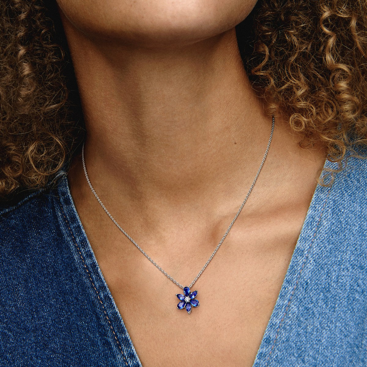 Pandora Sprankelende Blauwe Herbarium Cluster Ketting met Hanger zilver - 392387C02