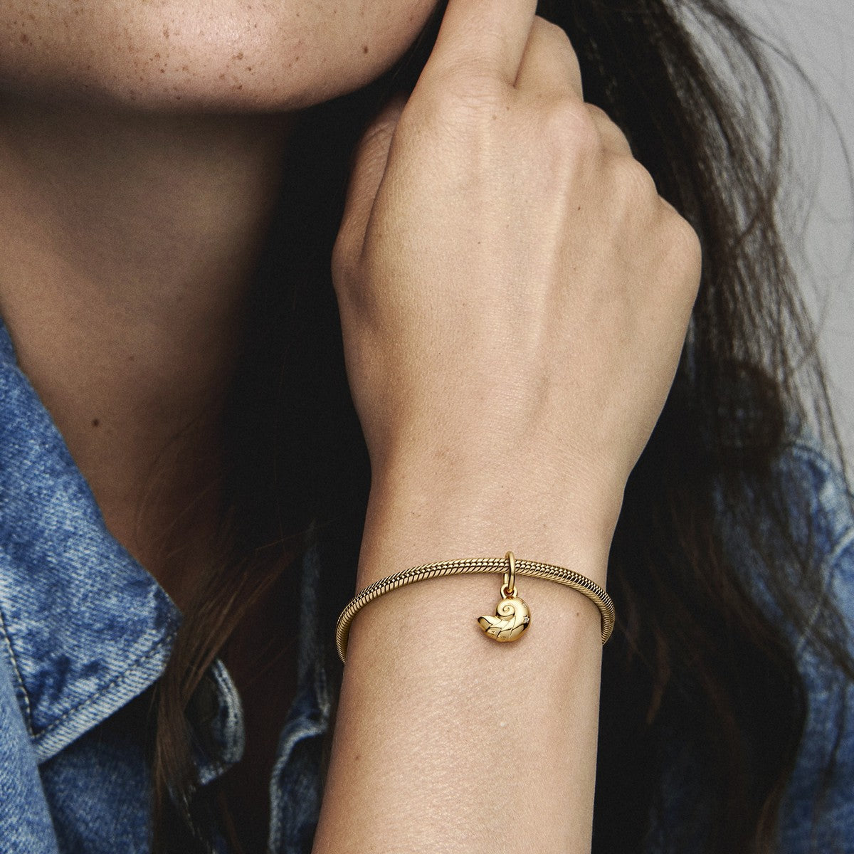 Pandora Disney De Kleine Zeemeermin Betoverende Schelp Hangende Bedel goudverguld - 762685C01
