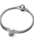Pandora bedel Glow-in-the-dark Sparkling Skull 792811C01, exclusief en kwalitatief hoogwaardig. Ontdek nu!