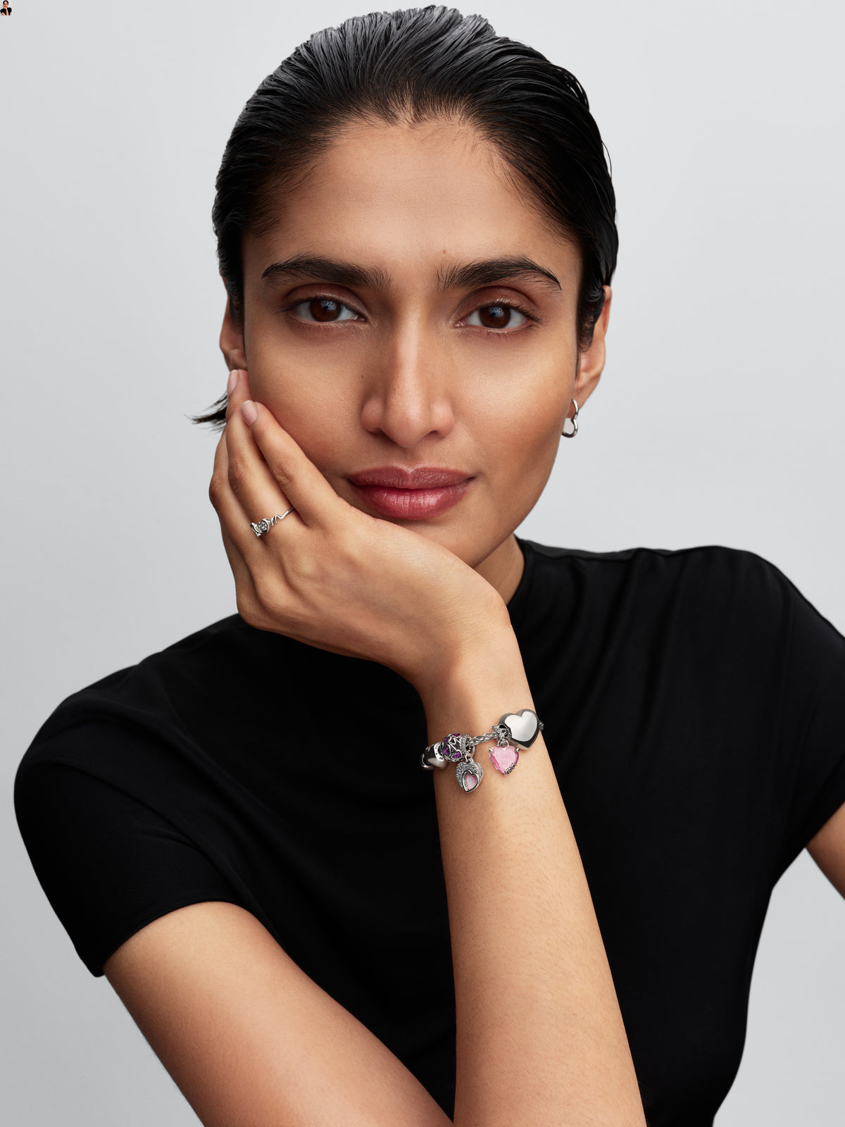 Pandora Opengewerkte Hartjesbedel met Tekst Mum zilver 793772C01