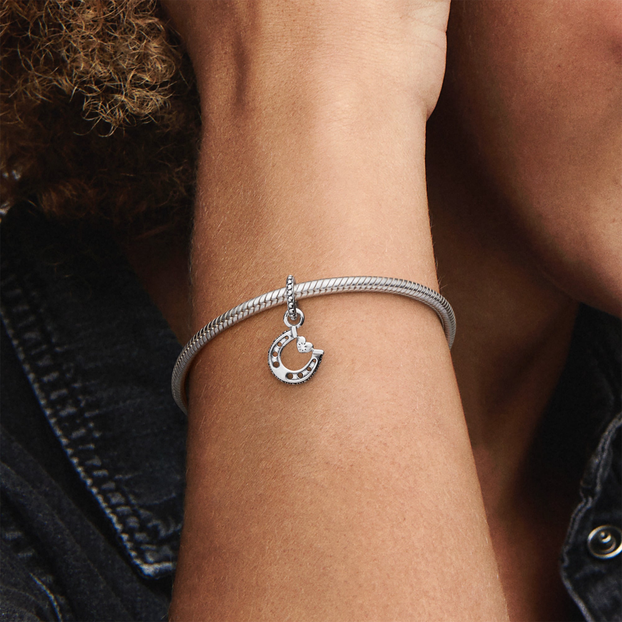 Pandora Hangende Bedel Gelukshoefijzer zilver 799157C01