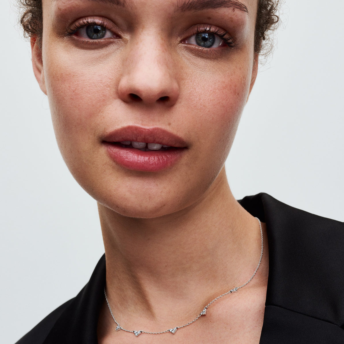 Pandora Hartjes met Drie Stenen Halsketting zilver 393160C01