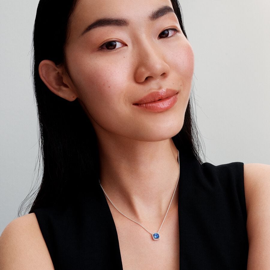 Pandora Sprankelende ketting met hanger met vierkante blauwe halo Steen - 393560C01 - PansiteNederland.nl