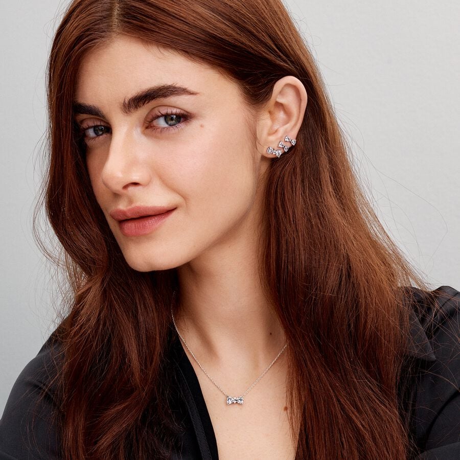 Pandora Sprankelende oorknopjes met kleine strik - 293542C01 - PansiteNederland.nl