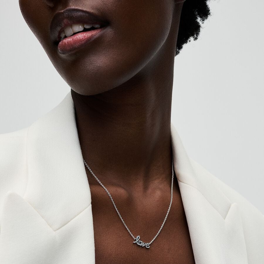 Pandora Sprankelende Halsketting Love Handgeschreven 393076C01, exclusief en kwalitatief hoogwaardig. Ontdek nu!