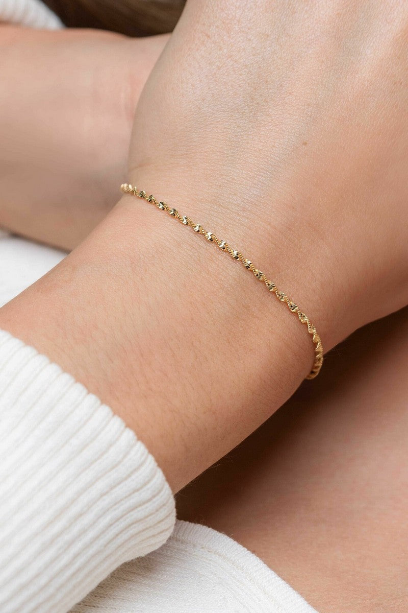 ZINZI gold plated zilveren singapore armband met glinsterende gedraaide schakels 1,9mm breed 17-20cm ZIA2585G - PansiteNederland.nl