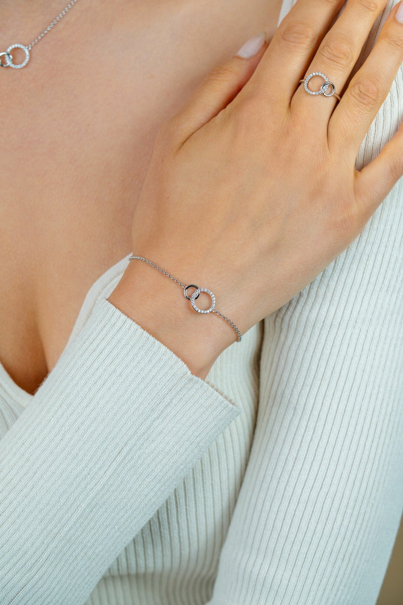 ZINZI zilveren armband 2 open rondjes verbonden wit ZIA1782