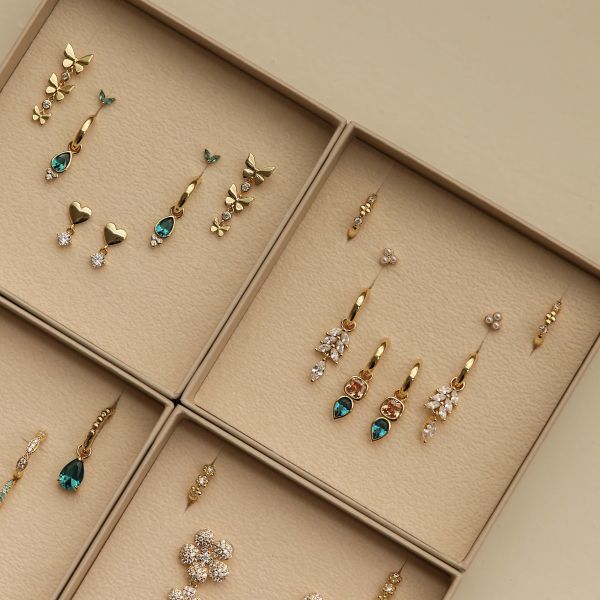 Karma Hinged Hoops Feather Sieraad Goud oorbellen